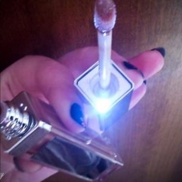 NWT RED LIGHT UP LIP GLOSS w MIRROR. EXCELLENT HOLIDAY GIFTS! Buy 1 Get 1 50%off - Picture 7 of 8